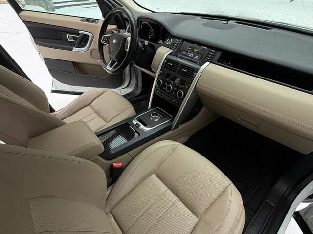 Белый Ленд Ровер Discovery Sport, объемом двигателя 2 л и пробегом 222 тыс. км за 17000 $, фото 1 на Automoto.ua