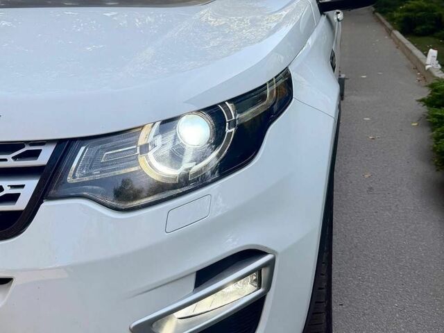 Білий Ленд Ровер Discovery Sport, об'ємом двигуна 2 л та пробігом 178 тис. км за 19999 $, фото 1 на Automoto.ua