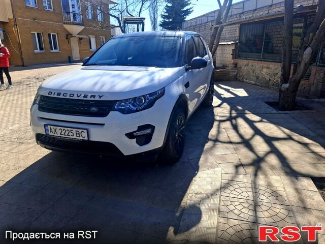 Белый Ленд Ровер Discovery Sport, объемом двигателя 2 л и пробегом 115 тыс. км за 18499 $, фото 1 на Automoto.ua