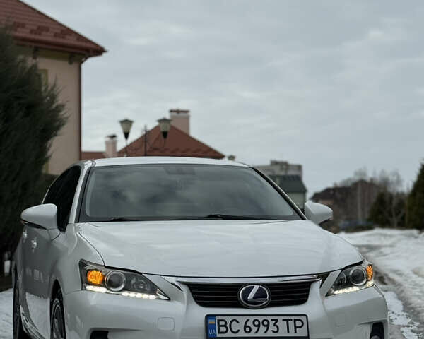 Білий Лексус СТ, об'ємом двигуна 1.8 л та пробігом 205 тис. км за 12500 $, фото 1 на Automoto.ua