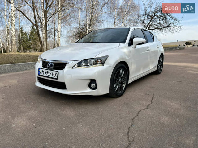 Белый Лексус СТ, объемом двигателя 1.8 л и пробегом 196 тыс. км за 12450 $, фото 1 на Automoto.ua