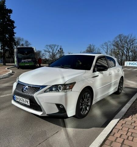 Белый Лексус СТ, объемом двигателя 1.8 л и пробегом 180 тыс. км за 13700 $, фото 1 на Automoto.ua