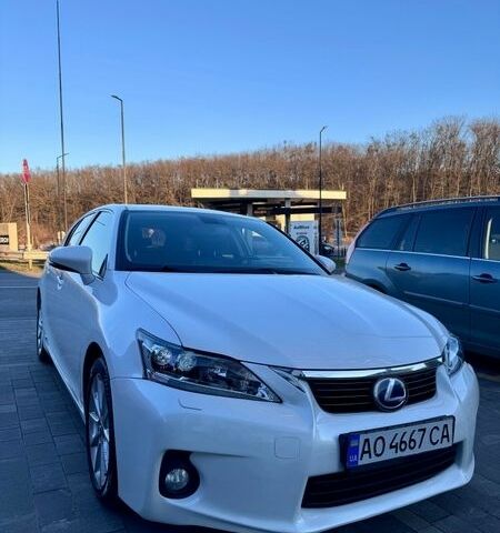 Белый Лексус СТ, объемом двигателя 1.8 л и пробегом 205 тыс. км за 12600 $, фото 1 на Automoto.ua