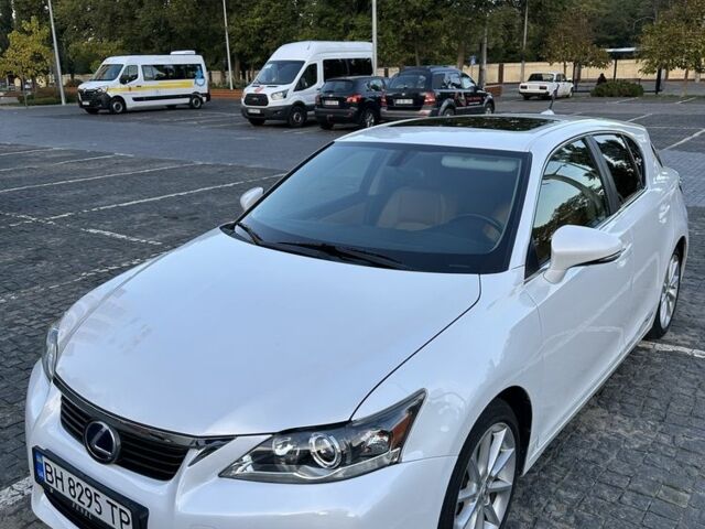 Білий Лексус СТ, об'ємом двигуна 1.8 л та пробігом 270 тис. км за 11250 $, фото 1 на Automoto.ua