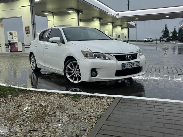 Белый Лексус СТ, объемом двигателя 1.8 л и пробегом 200 тыс. км за 10850 $, фото 1 на Automoto.ua