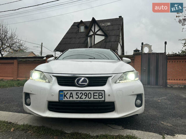 Белый Лексус СТ, объемом двигателя 1.8 л и пробегом 220 тыс. км за 11000 $, фото 1 на Automoto.ua