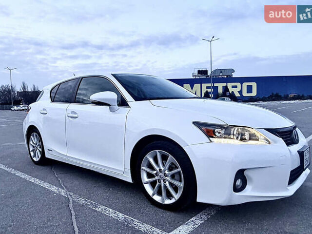 Белый Лексус СТ, объемом двигателя 1.8 л и пробегом 290 тыс. км за 11199 $, фото 1 на Automoto.ua