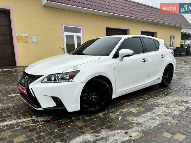 Белый Лексус СТ, объемом двигателя 1.8 л и пробегом 302 тыс. км за 13200 $, фото 1 на Automoto.ua