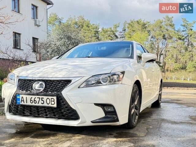 Білий Лексус СТ, об'ємом двигуна 1.8 л та пробігом 160 тис. км за 15500 $, фото 1 на Automoto.ua