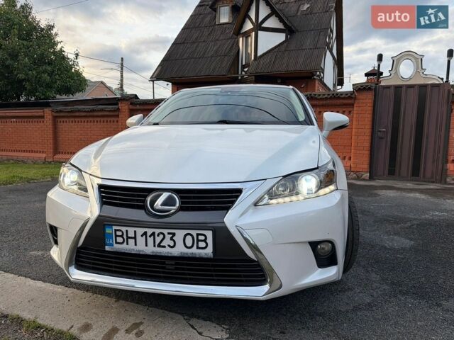 Белый Лексус СТ, объемом двигателя 1.8 л и пробегом 103 тыс. км за 14000 $, фото 1 на Automoto.ua