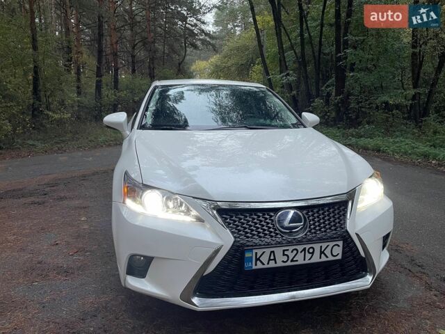 Белый Лексус СТ, объемом двигателя 1.8 л и пробегом 86 тыс. км за 15000 $, фото 1 на Automoto.ua