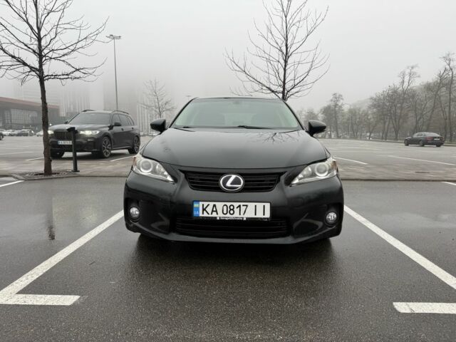 Черный Лексус СТ, объемом двигателя 1.8 л и пробегом 299 тыс. км за 9500 $, фото 1 на Automoto.ua