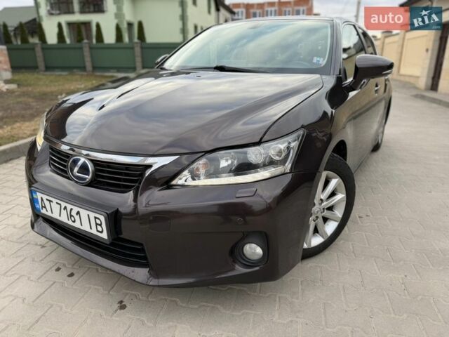 Коричневый Лексус СТ, объемом двигателя 1.8 л и пробегом 195 тыс. км за 9999 $, фото 1 на Automoto.ua