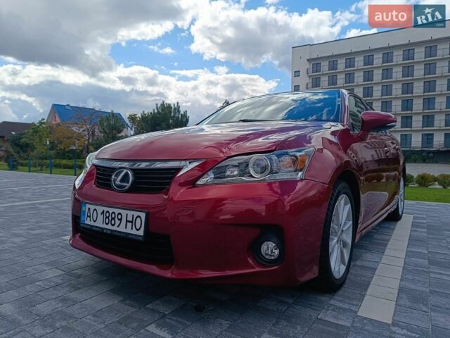 Красный Лексус СТ, объемом двигателя 1.8 л и пробегом 199 тыс. км за 13000 $, фото 1 на Automoto.ua