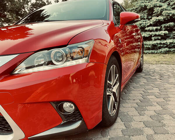 Красный Лексус СТ, объемом двигателя 1.8 л и пробегом 129 тыс. км за 16900 $, фото 1 на Automoto.ua