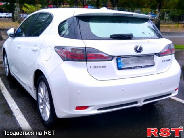 Лексус СТ, объемом двигателя 1.8 л и пробегом 283 тыс. км за 10500 $, фото 1 на Automoto.ua