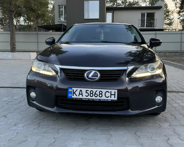 Лексус СТ, объемом двигателя 1.8 л и пробегом 140 тыс. км за 12000 $, фото 1 на Automoto.ua