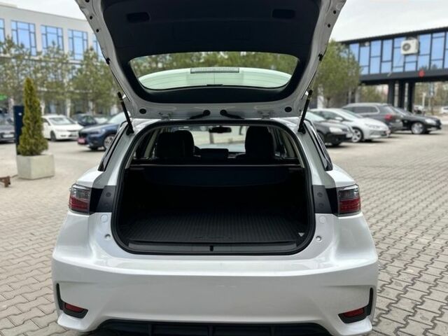 Лексус СТ, объемом двигателя 1.8 л и пробегом 165 тыс. км за 13200 $, фото 1 на Automoto.ua