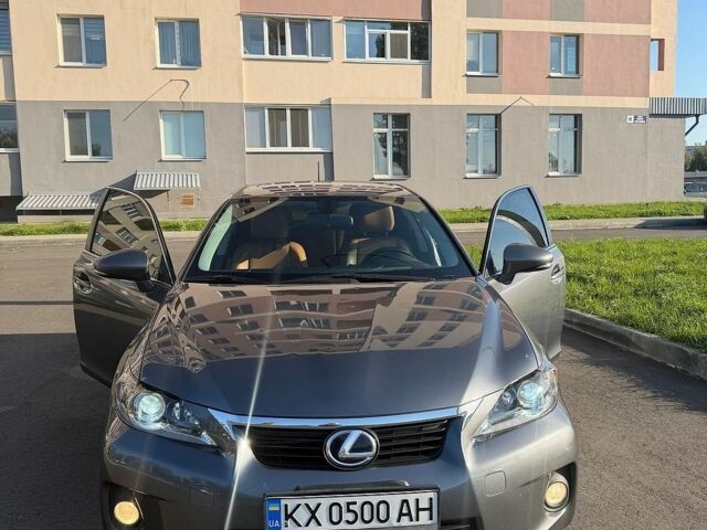Серый Лексус СТ, объемом двигателя 1.8 л и пробегом 217 тыс. км за 11300 $, фото 1 на Automoto.ua