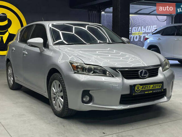 Серый Лексус СТ, объемом двигателя 1.8 л и пробегом 176 тыс. км за 13000 $, фото 1 на Automoto.ua
