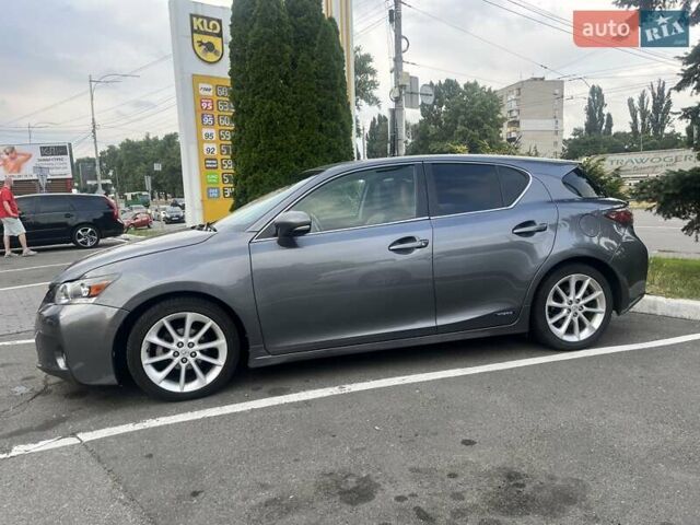Серый Лексус СТ, объемом двигателя 1.8 л и пробегом 208 тыс. км за 12800 $, фото 1 на Automoto.ua