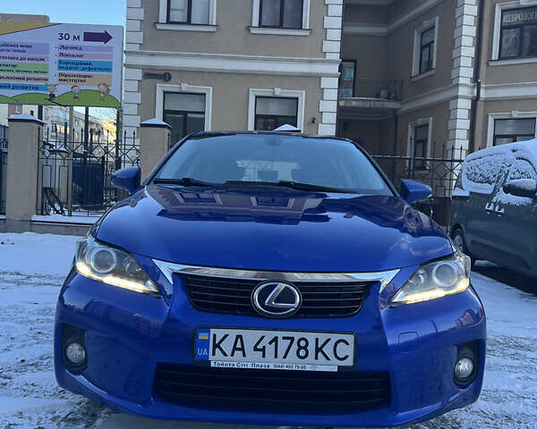 Синий Лексус СТ, объемом двигателя 1.8 л и пробегом 215 тыс. км за 11000 $, фото 1 на Automoto.ua