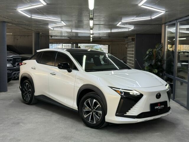 Белый Лексус Другая, объемом двигателя 0 л и пробегом 9 тыс. км за 41900 $, фото 1 на Automoto.ua