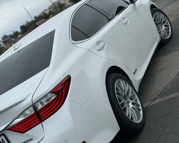 Белый Лексус ЕС, объемом двигателя 2.5 л и пробегом 190 тыс. км за 18500 $, фото 1 на Automoto.ua