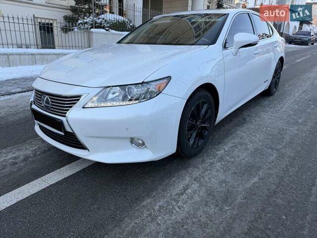 Белый Лексус ЕС, объемом двигателя 2.5 л и пробегом 187 тыс. км за 13900 $, фото 1 на Automoto.ua