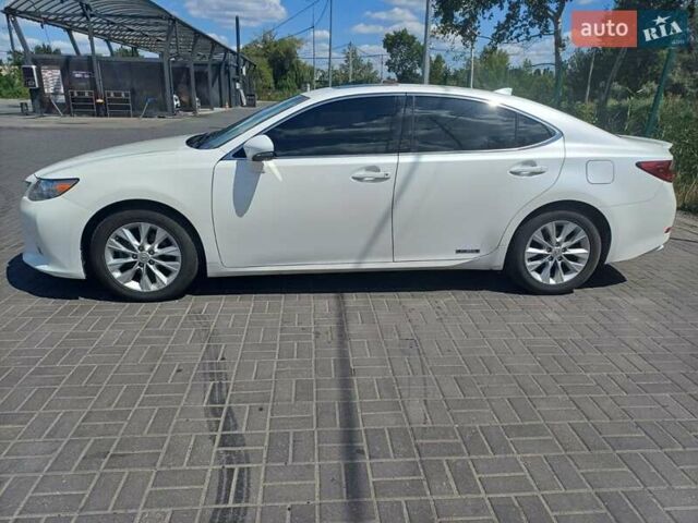 Белый Лексус ЕС, объемом двигателя 2.49 л и пробегом 127 тыс. км за 19899 $, фото 1 на Automoto.ua
