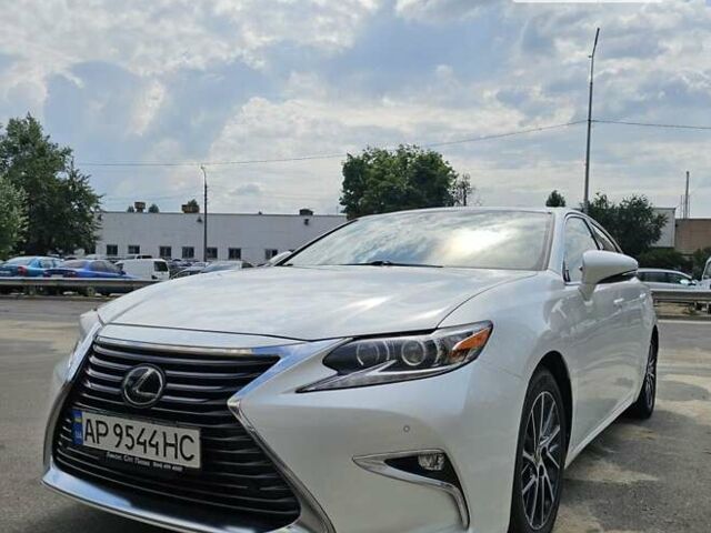 Белый Лексус ЕС, объемом двигателя 3.46 л и пробегом 200 тыс. км за 21999 $, фото 1 на Automoto.ua