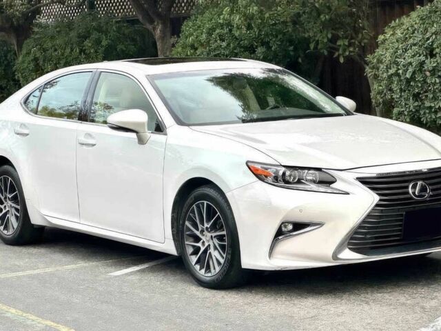 Белый Лексус ЕС, объемом двигателя 3.5 л и пробегом 78 тыс. км за 4300 $, фото 1 на Automoto.ua