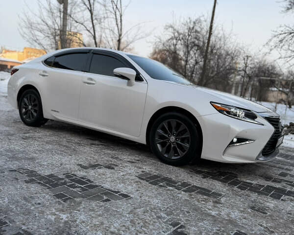 Белый Лексус ЕС, объемом двигателя 2.49 л и пробегом 125 тыс. км за 24000 $, фото 1 на Automoto.ua