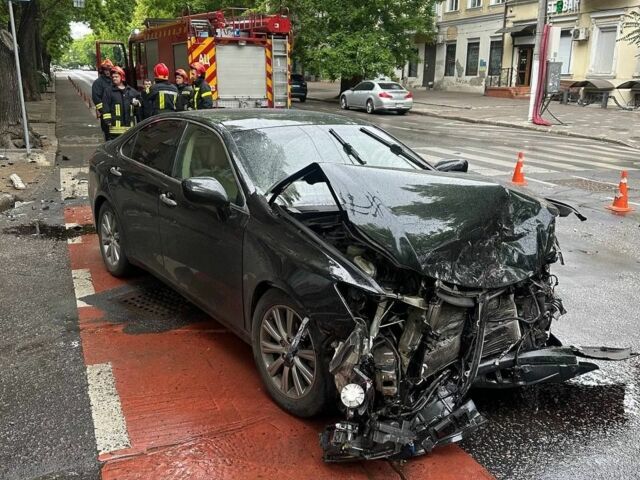 Черный Лексус ЕС, объемом двигателя 0 л и пробегом 180 тыс. км за 4000 $, фото 1 на Automoto.ua