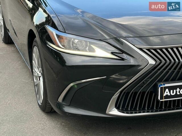Черный Лексус ЕС, объемом двигателя 2.5 л и пробегом 132 тыс. км за 31840 $, фото 1 на Automoto.ua