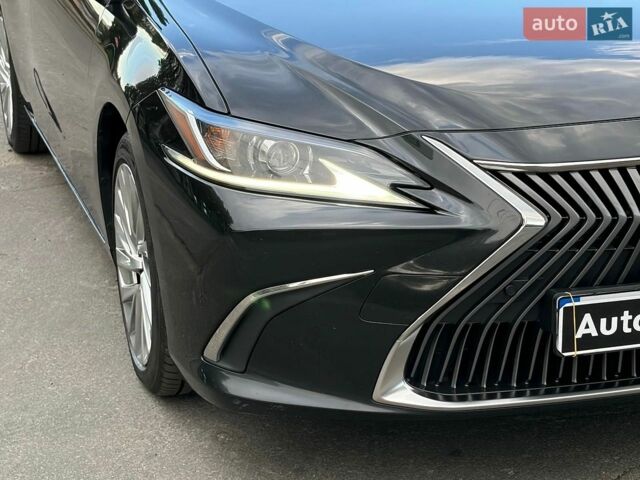 Черный Лексус ЕС, объемом двигателя 2.5 л и пробегом 132 тыс. км за 31990 $, фото 1 на Automoto.ua