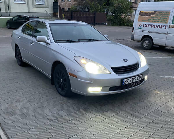 Серый Лексус ЕС, объемом двигателя 3 л и пробегом 306 тыс. км за 5200 $, фото 1 на Automoto.ua