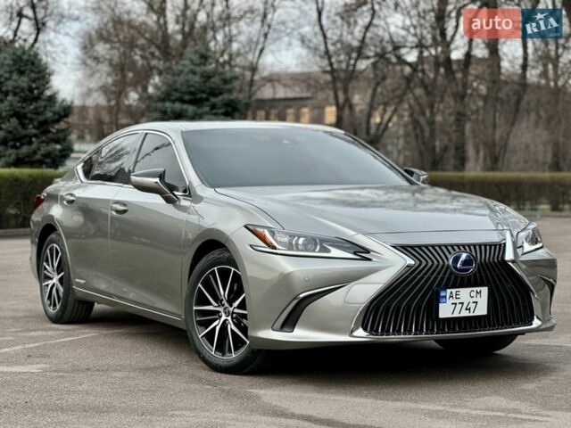 Серый Лексус ЕС, объемом двигателя 2.49 л и пробегом 95 тыс. км за 36800 $, фото 1 на Automoto.ua