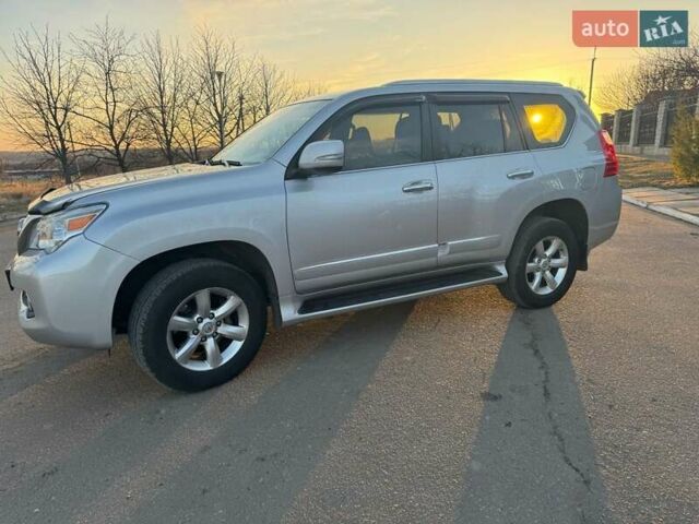 Серый Лексус ГХ, объемом двигателя 4.61 л и пробегом 320 тыс. км за 22800 $, фото 1 на Automoto.ua