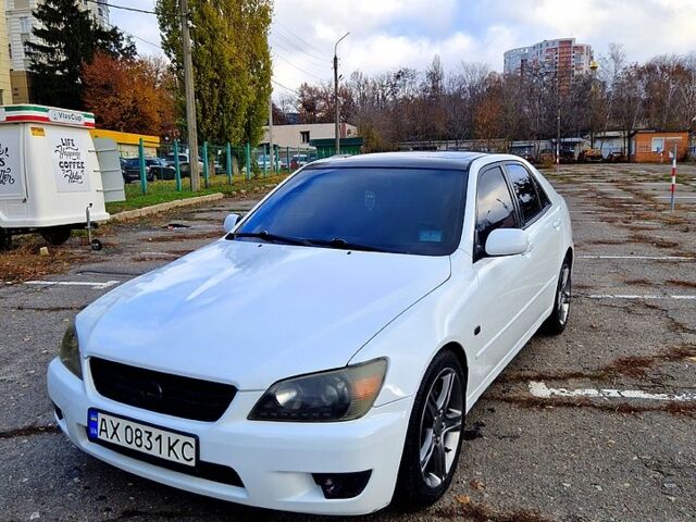 Білий Лексус ІС, об'ємом двигуна 2 л та пробігом 402 тис. км за 5300 $, фото 1 на Automoto.ua