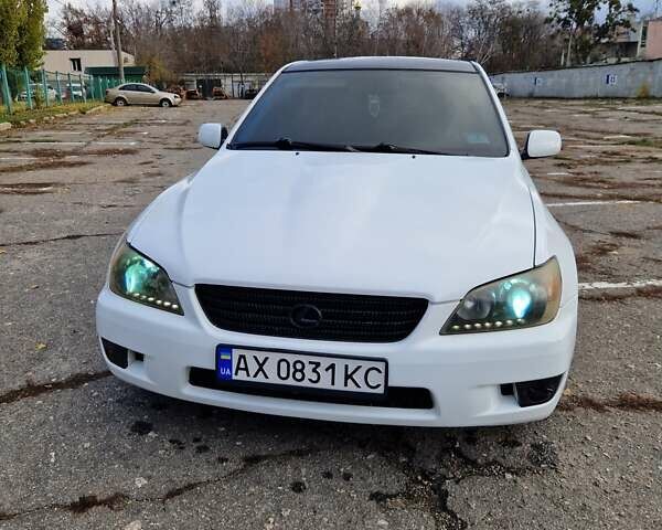 Білий Лексус ІС, об'ємом двигуна 1.99 л та пробігом 402 тис. км за 5300 $, фото 1 на Automoto.ua