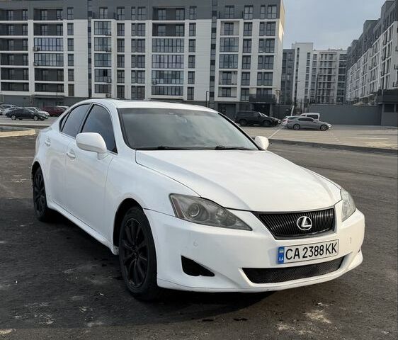 Белый Лексус ИС, объемом двигателя 2.5 л и пробегом 236 тыс. км за 7100 $, фото 1 на Automoto.ua