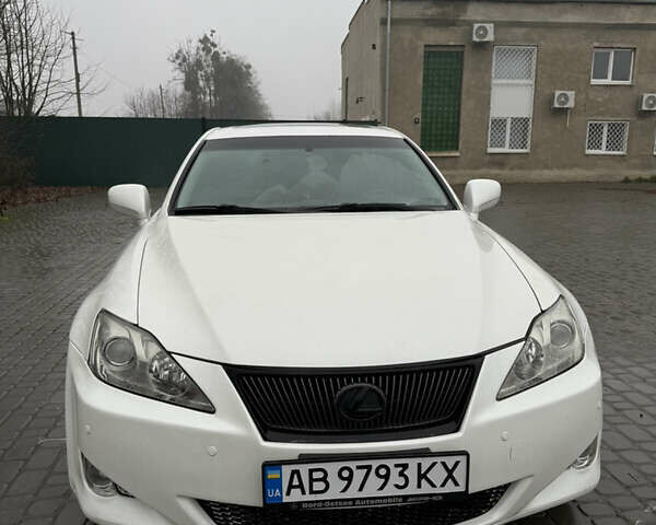 Білий Лексус ІС, об'ємом двигуна 2.5 л та пробігом 320 тис. км за 7500 $, фото 1 на Automoto.ua
