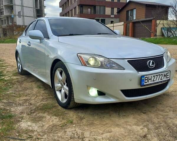 Белый Лексус ИС, объемом двигателя 3 л и пробегом 190 тыс. км за 8500 $, фото 1 на Automoto.ua