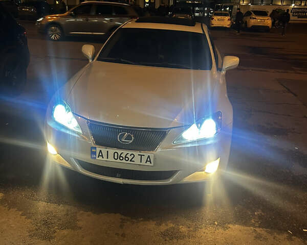 Білий Лексус ІС, об'ємом двигуна 2.5 л та пробігом 215 тис. км за 8700 $, фото 1 на Automoto.ua