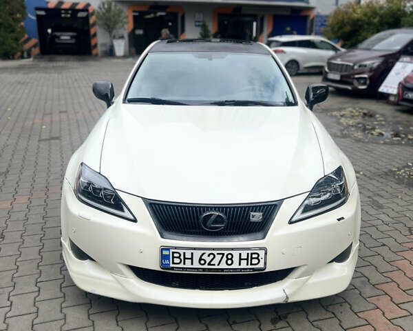 Білий Лексус ІС, об'ємом двигуна 2.5 л та пробігом 177 тис. км за 6800 $, фото 1 на Automoto.ua