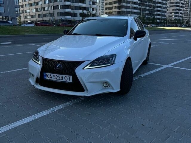 Білий Лексус ІС, об'ємом двигуна 2.5 л та пробігом 251 тис. км за 9500 $, фото 1 на Automoto.ua