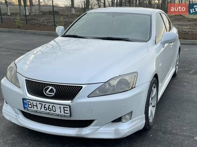 Белый Лексус ИС, объемом двигателя 3 л и пробегом 290 тыс. км за 7100 $, фото 1 на Automoto.ua