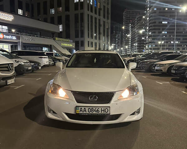 Білий Лексус ІС, об'ємом двигуна 2.5 л та пробігом 167 тис. км за 8850 $, фото 1 на Automoto.ua