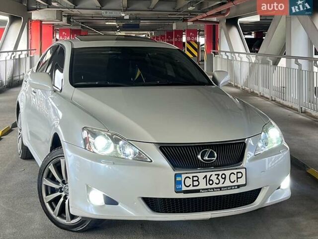 Белый Лексус ИС, объемом двигателя 2.5 л и пробегом 230 тыс. км за 10300 $, фото 1 на Automoto.ua